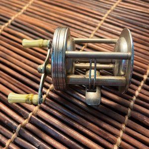 Vintage South Bend Famous in Fishing No. 20 Fishing Reel Model B Works